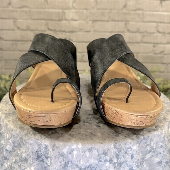 Journee Collection “Rayna” Charcoal Cross-band Cork Wedge Sandals WMS 9M🩶EUC - Picture 2 of 10